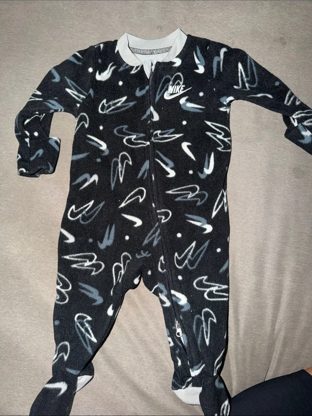 6M Nike Black & White Kids Fleece One-Piece Pajama